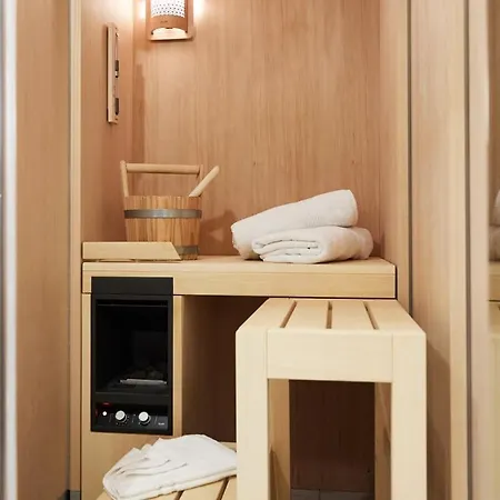 - Aparthotel