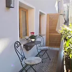- Aparthotel